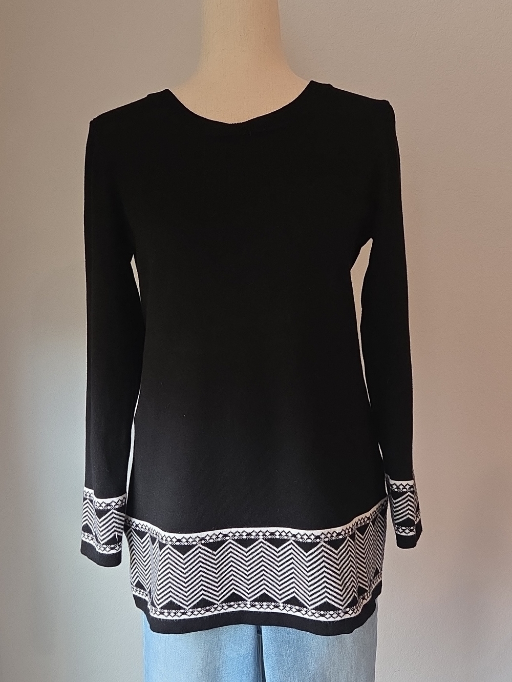 Valerie Stevens Black Long-Sleeve Tunic White Geometric Herringbone Sweater